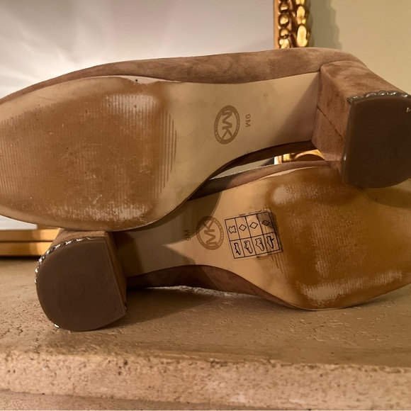 MICHAEL Michael Kors Jamie Leather Pumps – Light Khaki - Picture 4 of 9